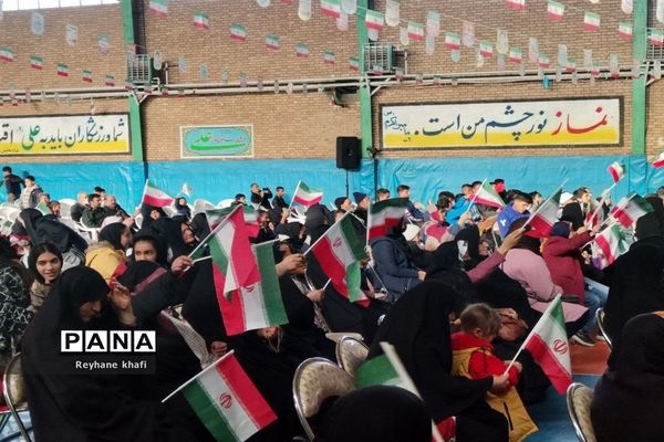 برگزاری جشن انقلاب در فرون آباد