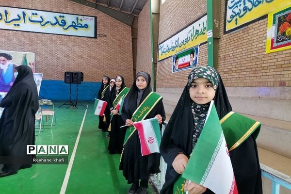 برگزاری جشن انقلاب در فرون آباد