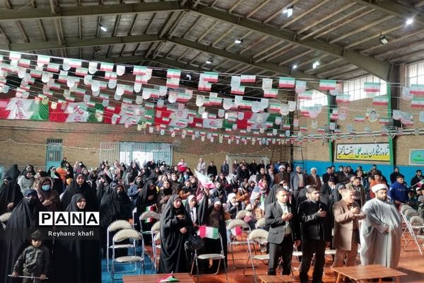 برگزاری جشن انقلاب در فرون آباد