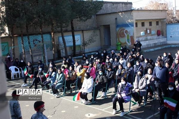 مراسم جشن انقلاب در دبیرستان عدالت بخش جوادآباد