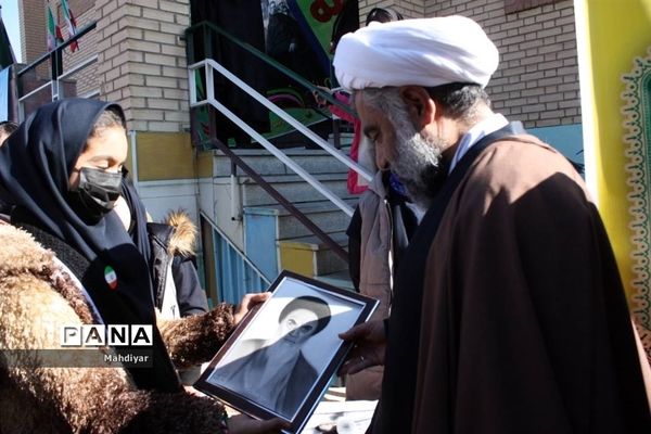 مراسم جشن انقلاب در دبیرستان عدالت بخش جوادآباد