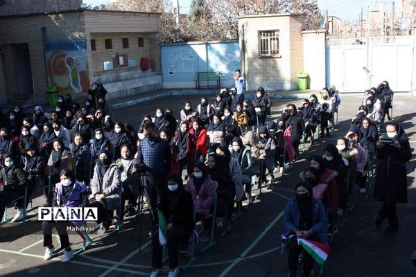 مراسم جشن انقلاب در دبیرستان عدالت بخش جوادآباد