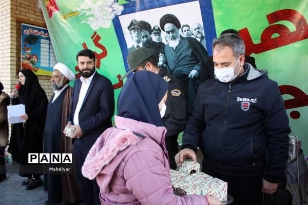 مراسم جشن انقلاب در دبیرستان عدالت بخش جوادآباد