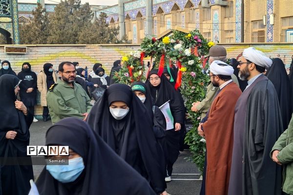 مراسم بدرقه دانش‌آموزان دختر منطقه ۱۳ اعزامی به اردوی راهیان نور