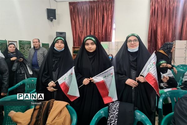 مراسم بدرقه دانش‌آموزان دختر منطقه ۱۳ اعزامی به اردوی راهیان نور
