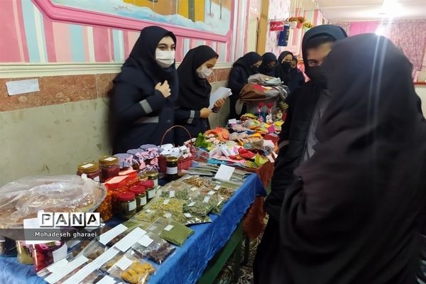 برگزاری بازارچه دانش‌آموزی در دبیرستان نوشین بختیاری بخش جوادآباد