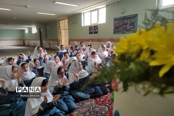 برگزاری جشن میلاد امام علی (ع) و امام جواد (ع) در دبستان شهید محمد سیفی