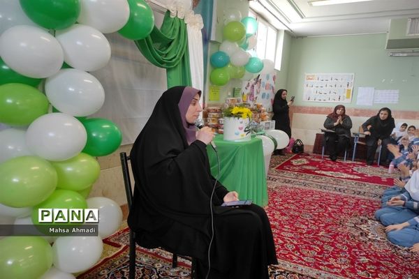 برگزاری جشن میلاد امام علی (ع) و امام جواد (ع) در دبستان شهید محمد سیفی