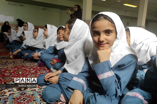 برگزاری جشن میلاد امام علی (ع) و امام جواد (ع) در دبستان شهید محمد سیفی