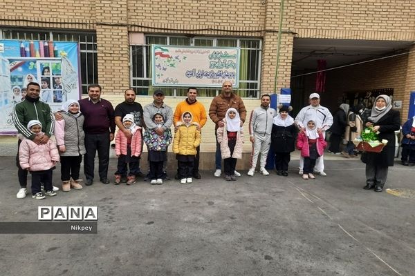 برگزاری مسابقات ورزشی به مناسبت دهه فجر در دبستان حقیقت منطقه ۱۳