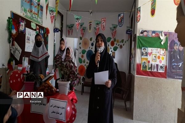 برگزاری جشن دهه مبارک فجر و برپایی نمایشگاه انقلاب و نمایشگاه دست سازه‌های دانش‌آموزی در مدارس اقلید