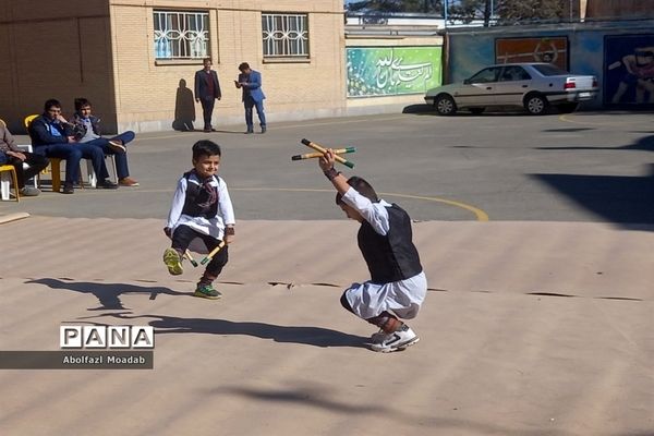 جشن شکوه و اقتدار همراه با جنگ شادی در دبیرستان نمونه پسرانه آیت الله خامنه‌ای کاشمر