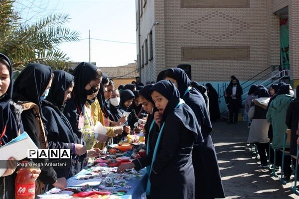 برپایی بازارچه و آثار دستی در مدرسه عدالت  بخش جوادآباد