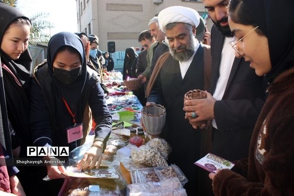 برپایی بازارچه و آثار دستی در مدرسه عدالت  بخش جوادآباد