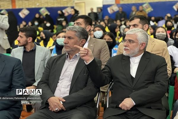 نواختن زنگ گلبانگ انقلاب اسلامی در گلستان