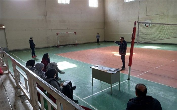 کارگاه بازآموزی داوری والیبال در آموزش و پرورش رودهن