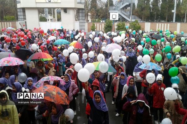 نواخته شدن زنگ انقلاب در دبستان‌های ناحیه 3 شیراز