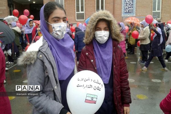 نواخته شدن زنگ انقلاب در دبستان‌های ناحیه 3 شیراز