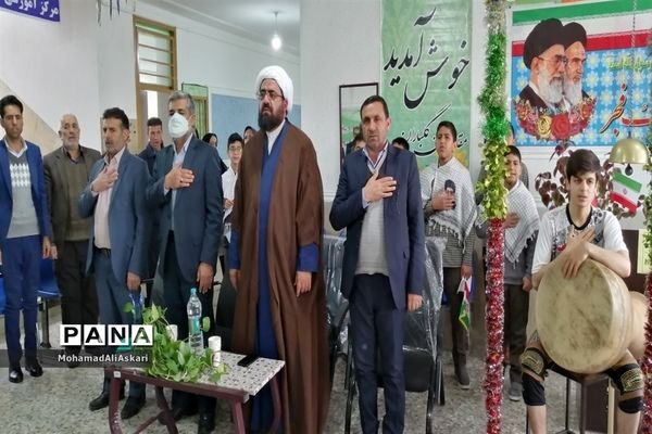 نواخته شدن زنگ انقلاب در مدارس اقلید استان فارس