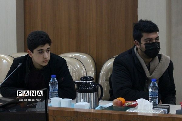 دیدار اعضای سازمان دانش‌آموزی قم با فرمانده انتظامی استان