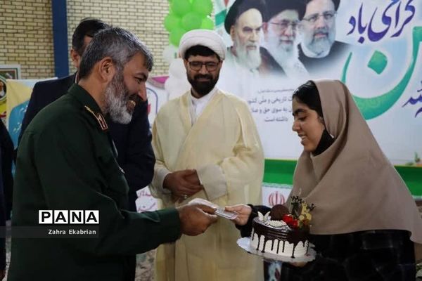 اجرای مراسم دهه فجر انقلاب اسلامی در مدارس بوشهر