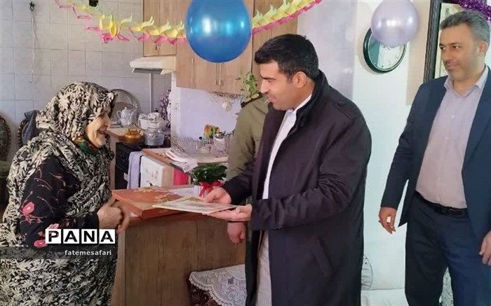 دیدار فرماندار و فرمانده سپاه شهرستان فیروزکوه با مادر شهید سید ضیاءکیا