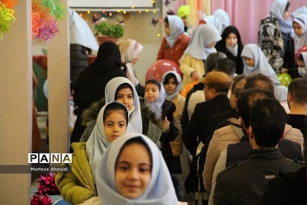 جشن پدر دختری دانش‌آموزان دبستان ام ابنین یک در شهرری