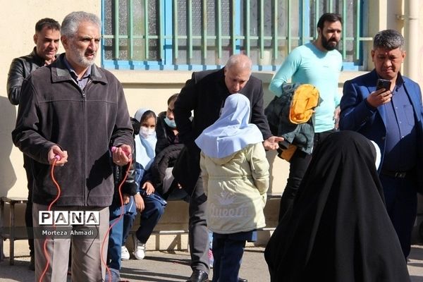 جشن پدر دختری دانش‌آموزان دبستان ام ابنین یک در شهرری