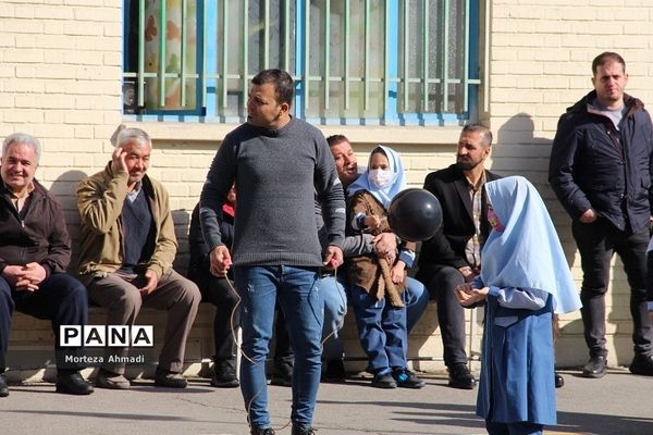 جشن پدر دختری دانش‌آموزان دبستان ام ابنین یک در شهرری