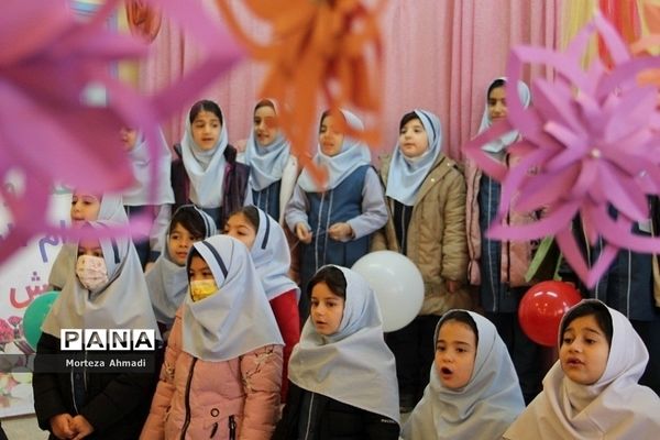 جشن پدر دختری دانش‌آموزان دبستان ام ابنین یک در شهرری