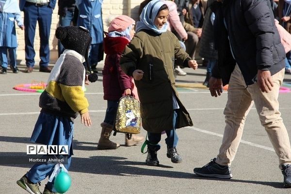 جشن پدر دختری دانش‌آموزان دبستان ام ابنین یک در شهرری