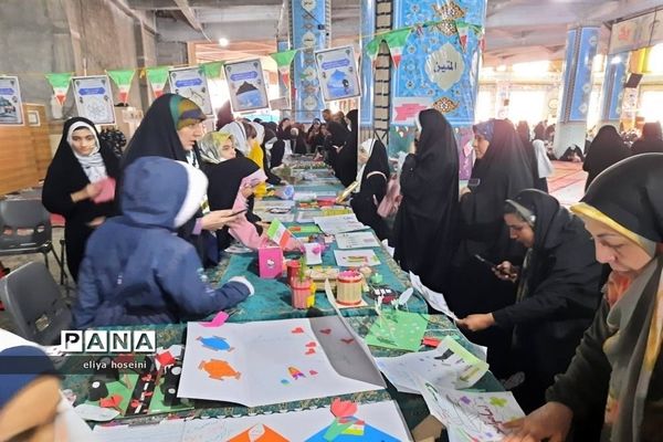 حضور فعال دانش‌آموزان در ایام مبارک دهه فجر در نمازجمعه مصلی بزرگ شهرستان قدس