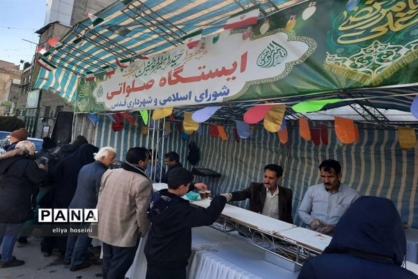 حضور فعال دانش‌آموزان در ایام مبارک دهه فجر در نمازجمعه مصلی بزرگ شهرستان قدس