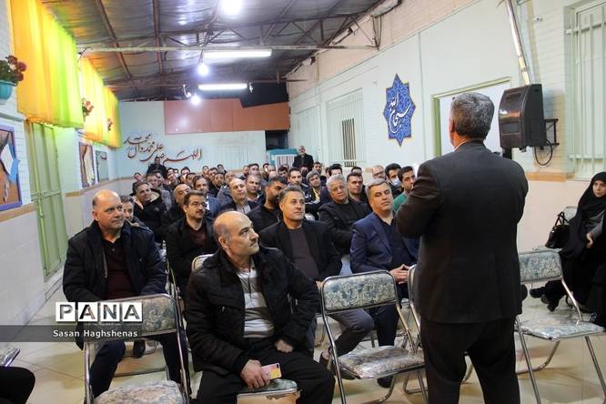 جلسه آموزش خانواده و گرامیداشت مقام پدردر آموزشگاه جلال آل احمد اسلامشهر