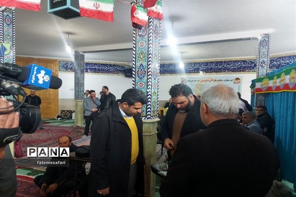 برپایی میز خدمت در نماز جمعه فیروزکوه