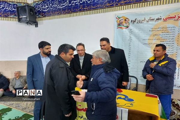 برپایی میز خدمت در نماز جمعه فیروزکوه
