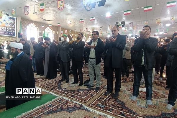 غبارروبی مزارشهدا و اجرای گروه سرود دانش‌آموزی در نمازجمعه فشافویه