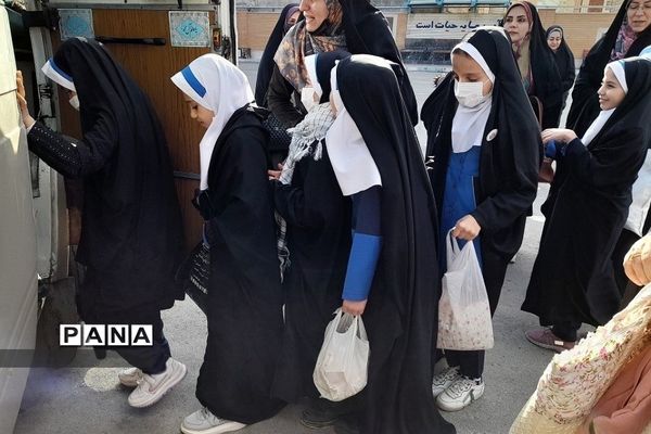 حضور دانش‌آموزان پایه سوم بهارستان ۲ در بیت رهبری