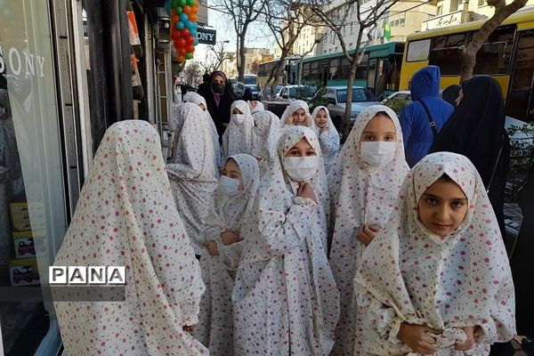 حضور دانش‌آموزان پایه سوم بهارستان ۲ در بیت رهبری