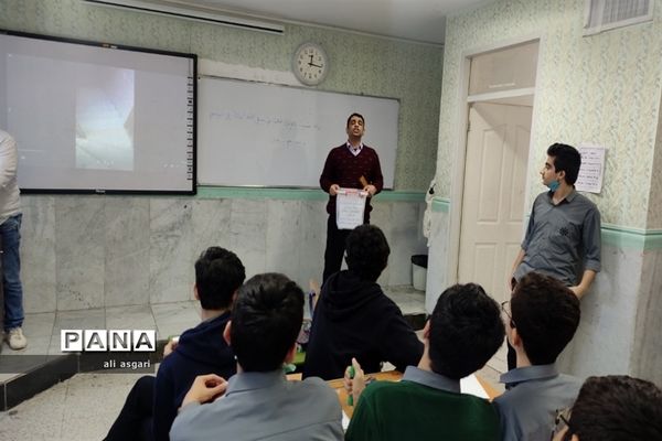 کمک به زلزله‌زدگان شهرستان خوی توسط دانش‌آموزان مدرسه دارالفنون شهریار