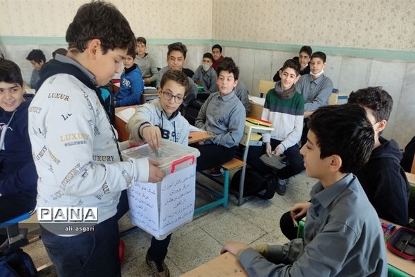 کمک به زلزله‌زدگان شهرستان خوی توسط دانش‌آموزان مدرسه دارالفنون شهریار