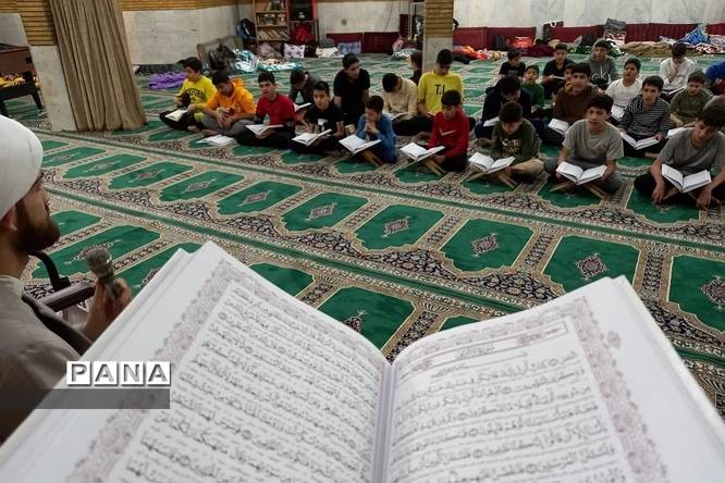 مراسم اعتکاف دانشآموزان پسر در رودهن
