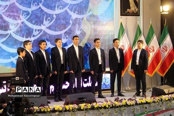 حضور دانش‌آموزان بهارستانی در ویژه برنامه «پرچم بالاست»