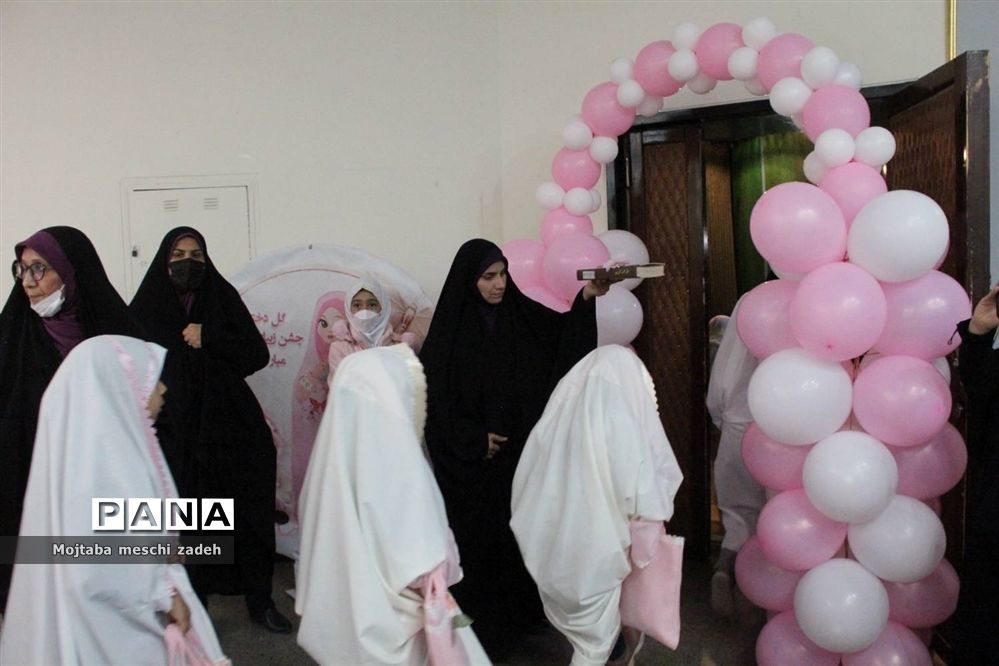 مراسم جشن عبادت دختران دانش‌آموز در فرهنگسرای خاوران