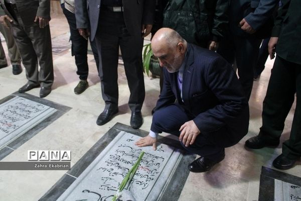 تجدید میثاق با شهدا در بوشهر