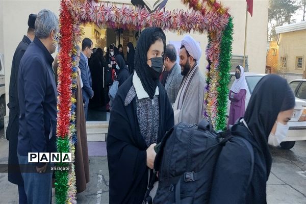 اعزام دانش‌آموزان دختر مدارس منطقه کهریزک به اردوی راهیان نور