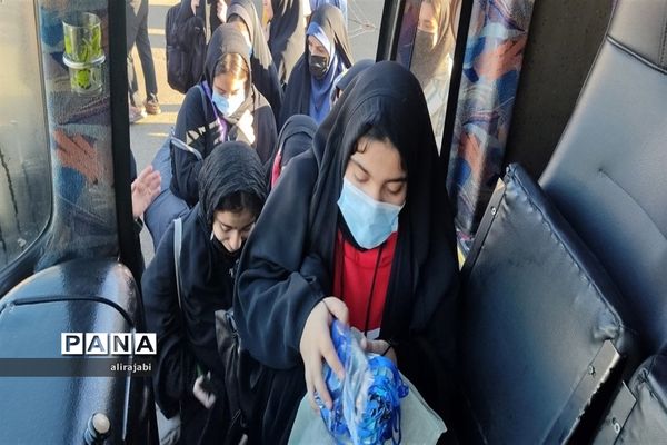 اعزام دانش‌آموزان دختر مدارس منطقه کهریزک به اردوی راهیان نور