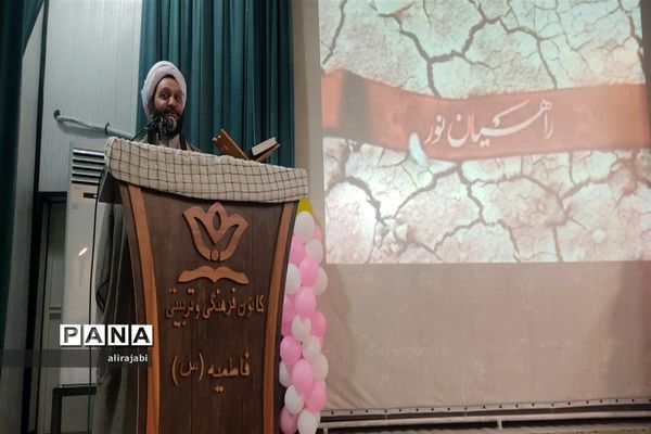 اعزام دانش‌آموزان دختر مدارس منطقه کهریزک به اردوی راهیان نور