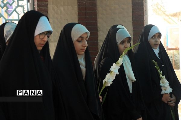 آیین غبارروبی و گلباران قبور مطهر شهدای گمنام در البرز