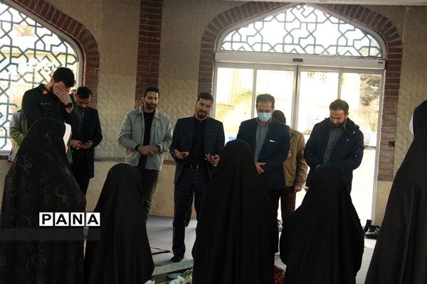 آیین غبارروبی و گلباران قبور مطهر شهدای گمنام در البرز